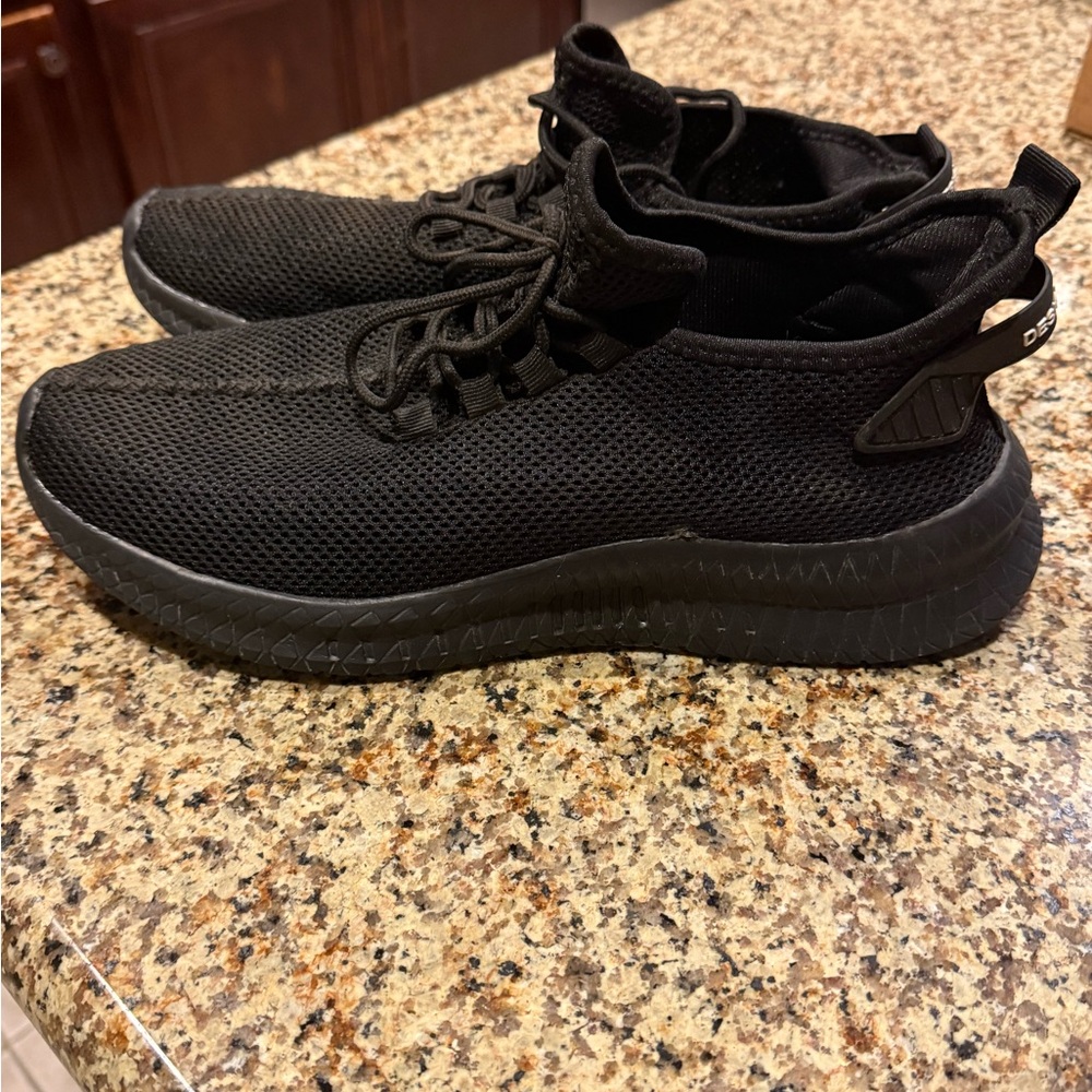 Men's Black Mesh Sneakers